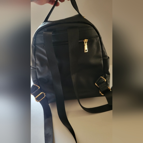 Backpack - Picture 5 of 7